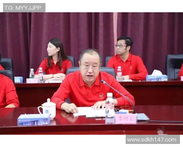 南京足球队与武汉足球队赛后复盘团队协作分析与战术探讨